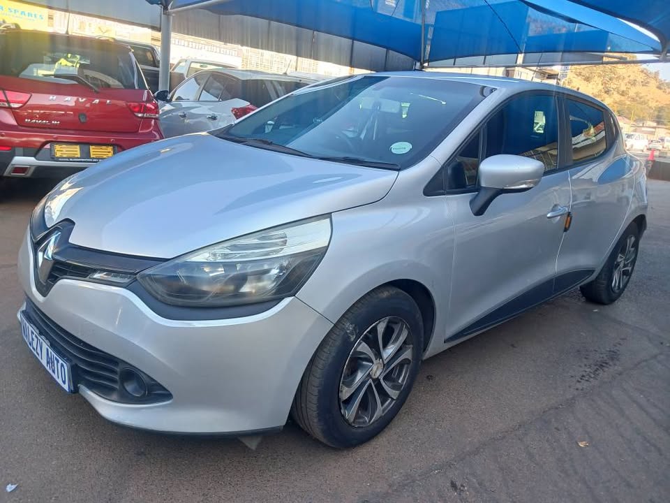 2016 RENAULT CLIO IV 900T Transmission: Manual Mileage: 82000km Fueltype: Petrol Silver