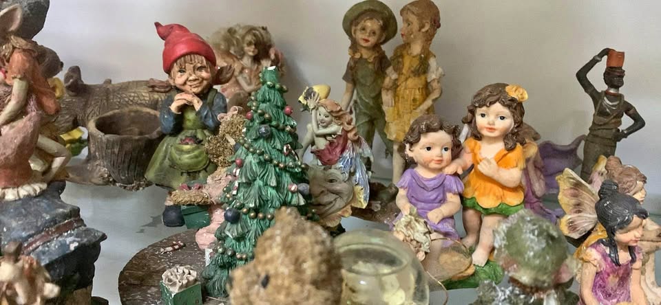 Figurines