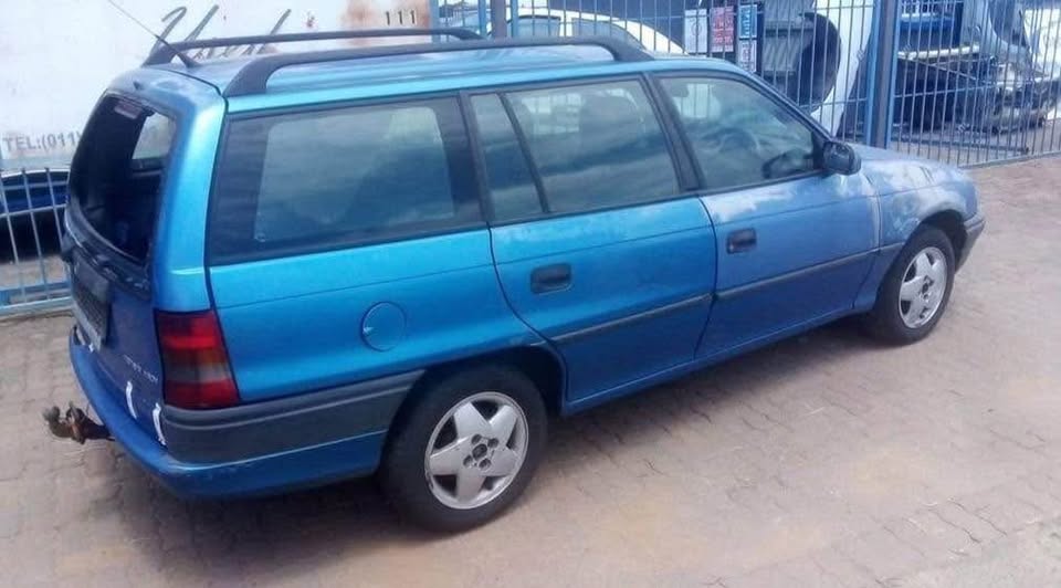 Opel Astra Estate 1.6i STRIPPING FOR PARTS Call or whatsapp  or