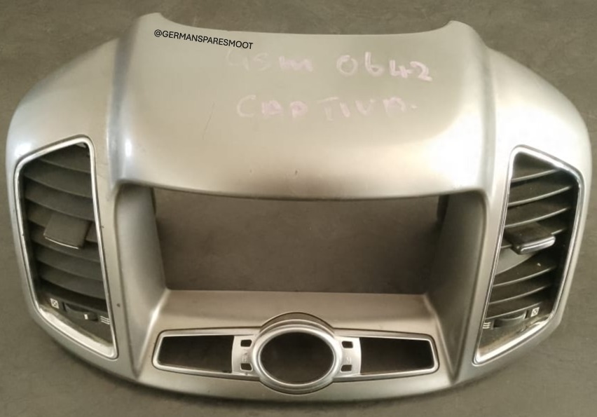 Chev Captiva 2.4 Used Center Dash Cover - Private Seller Chev Captiva 2.4 Used Center Dash Cover - Private Seller