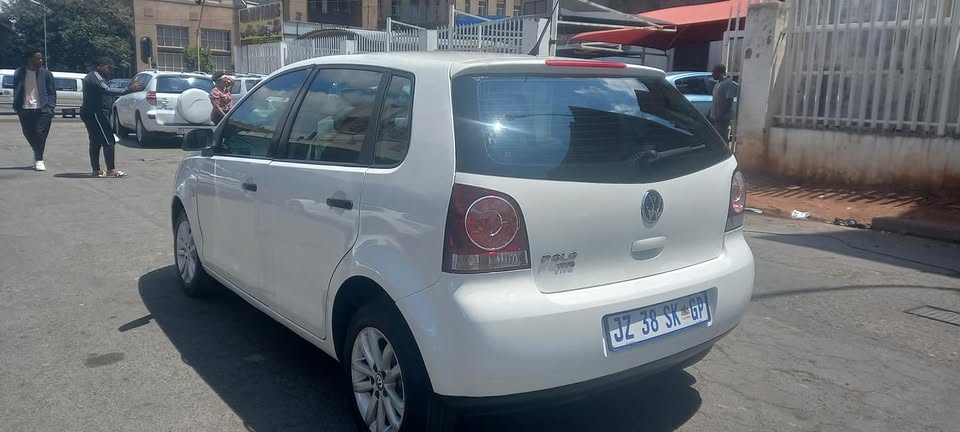 2013 VW POLO 1.4 PETROL HATCHBACK, MANUAL, WHITE COLOUR