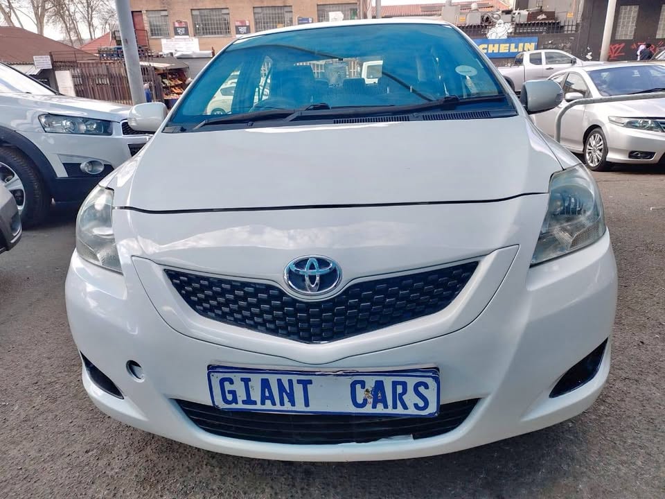 Toyota yaris 1.3 seden