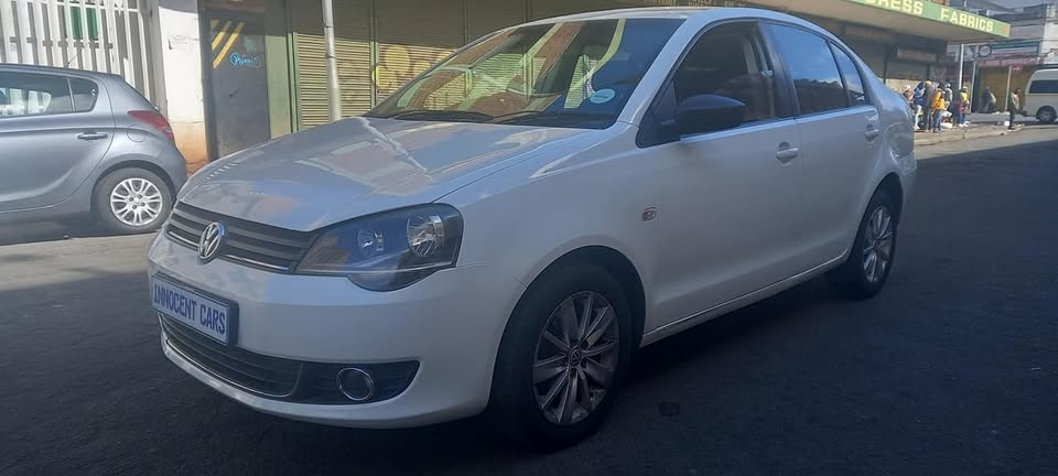 2017 POLO VIVO SEADAN 1.4, MANUAL, WHITE COLOUR, 108000KM