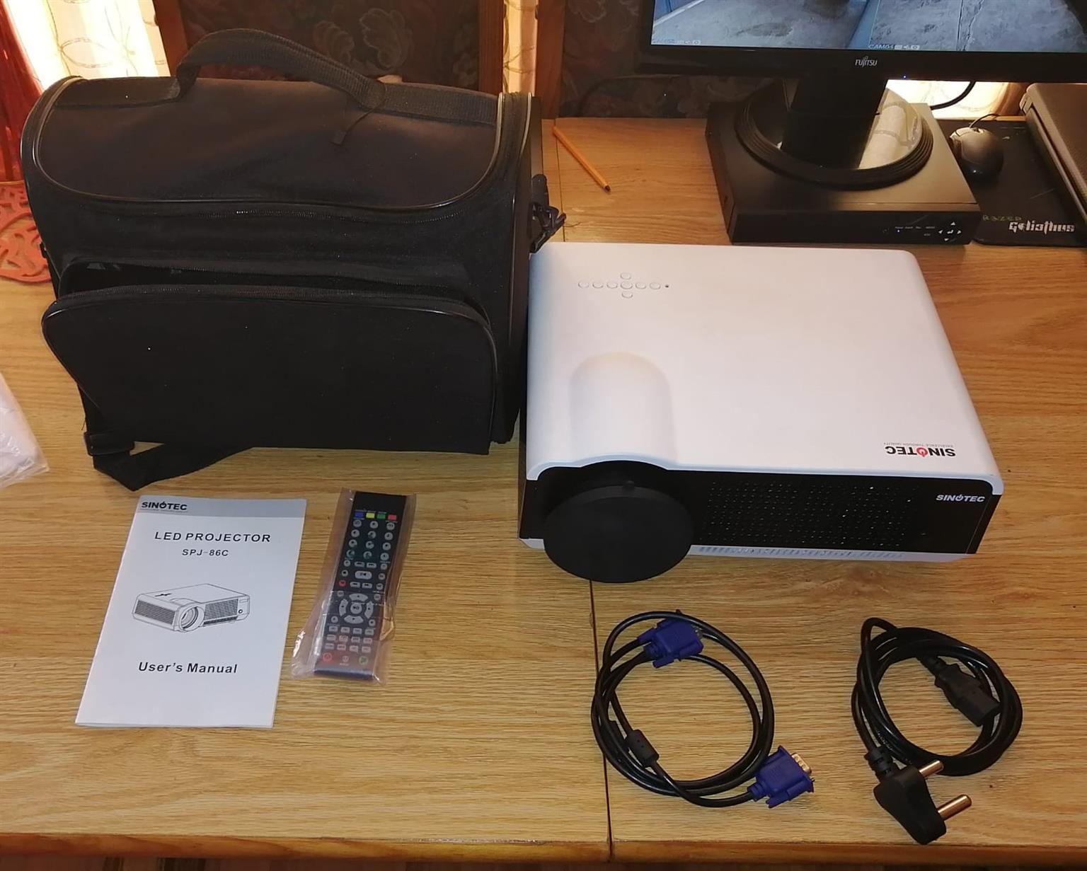 Sinotec Projector – Like brand new. Sinotec Projector – Like brand new.