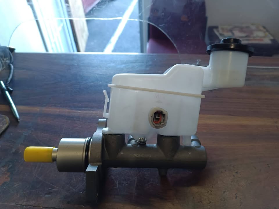New Brake Master Cylinder Toyota Hilux 2.5 D4D - Private Seller