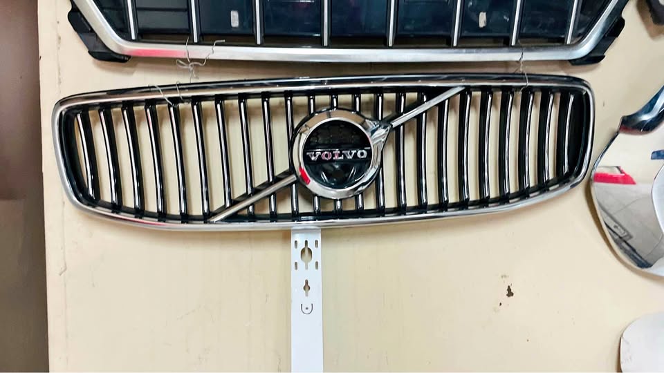 Volvo XC60 grill - Private Seller Volvo XC60 grill - Private Seller