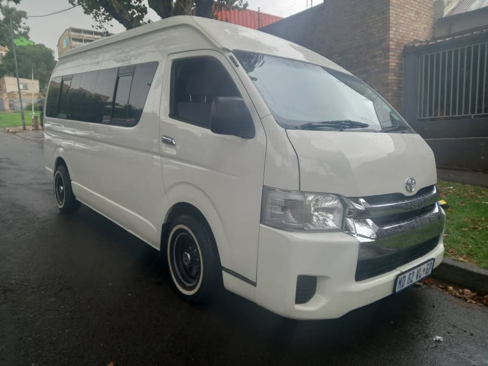 2010 Toyota QUANTUM 2.5 D4D G. L 14 SEATER, MANUAL, WHITE,  228000kms Reverse Camera