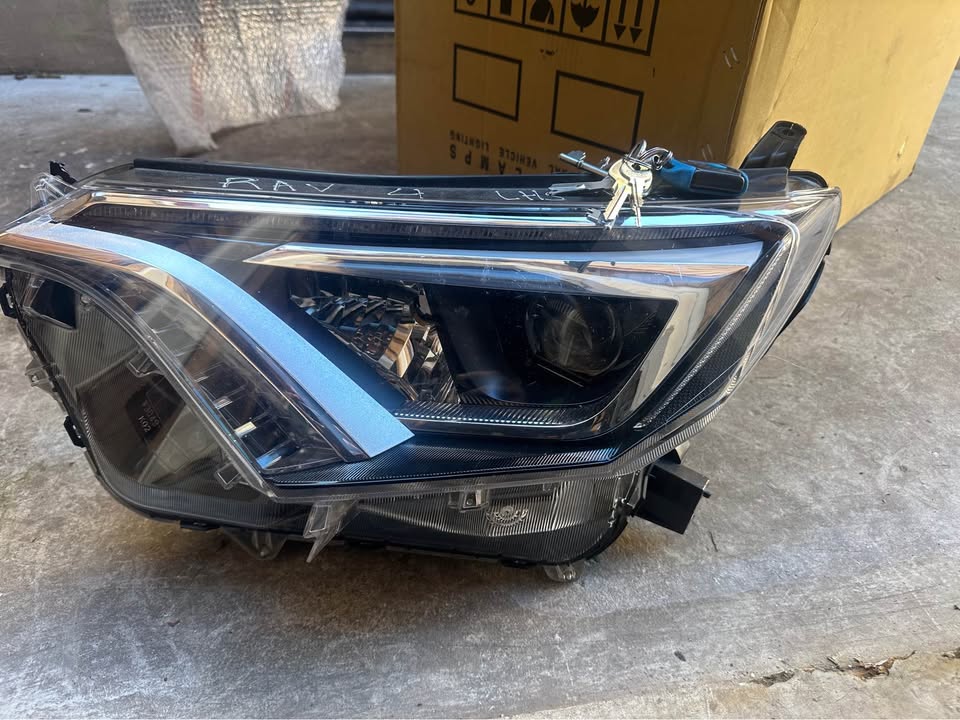 Toyota RAV4 left side led headlight - Private Seller Toyota RAV4 left side led headlight - Private Seller