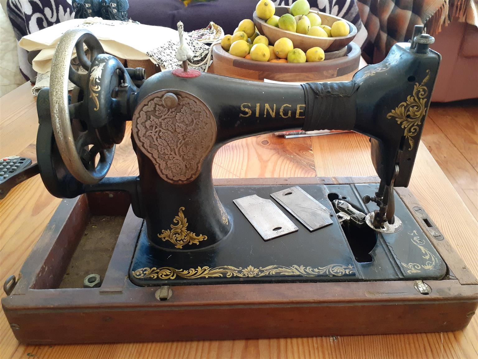 Antigue Singer sewing machine 