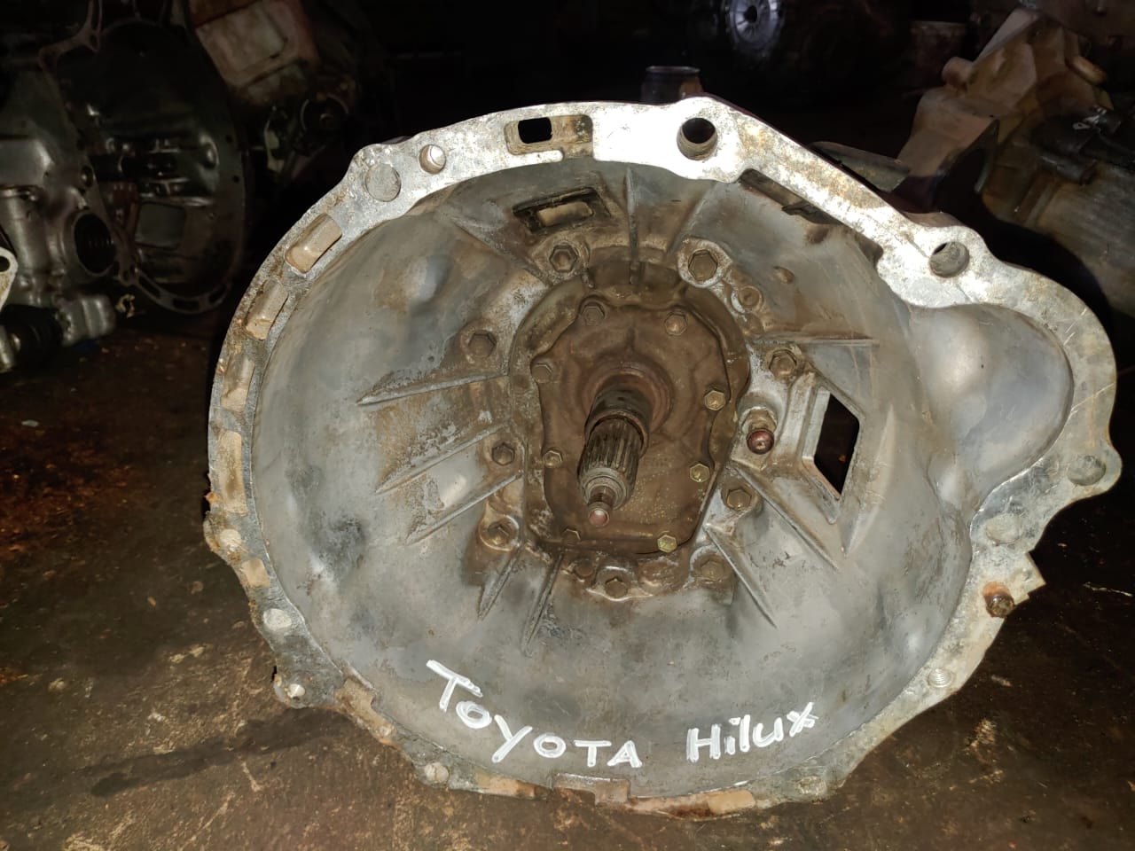 TOYOTA HILUX VVTI 5 SPEED GEARBOX FOR SALE