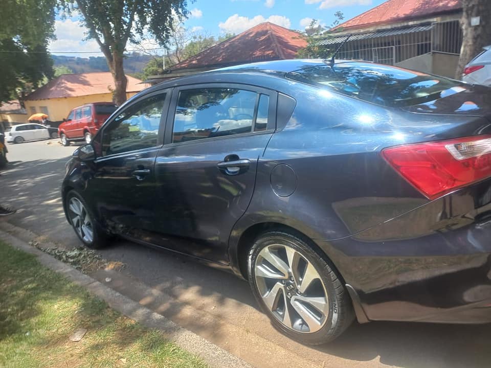 2017 KIA RIO TEC SEDAN 1.4 PETROL, MANUAL  NAVY BLUE COLOR, MILEAGE PRICE . LEATHER