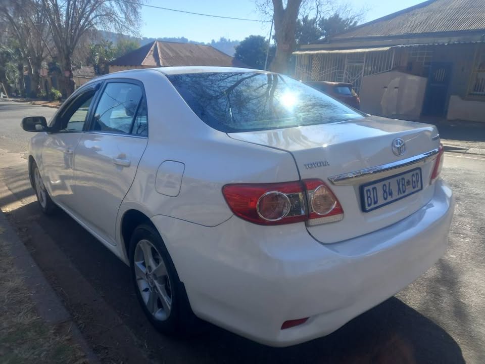 2011 Toyota Corolla Professional 1.6 Automatic, Petrol, White, 110000kms Leather seats
