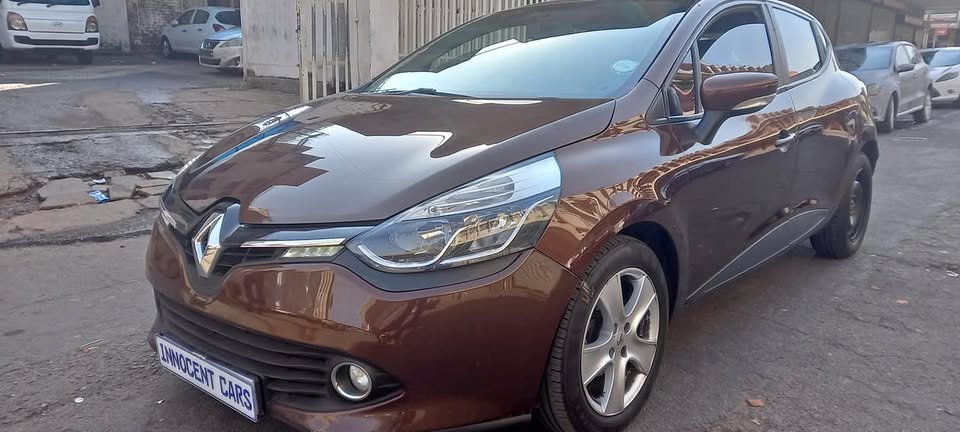USED 2014 MODEL RENULT CLIO4 900T TURBO CONTROL EFFICIENCY.. BROWN HATCHBACK.. MANUAL USED 2014 MODEL RENULT CLIO4 900T TURBO CONTROL EFFICIENCY.. BROWN HATCHBACK.. MANUAL