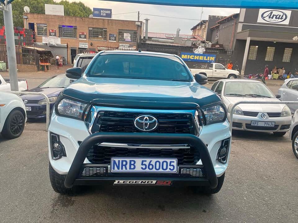 2017 TOYOTA HILUX 2.4 GD6 4X2 MANUAL