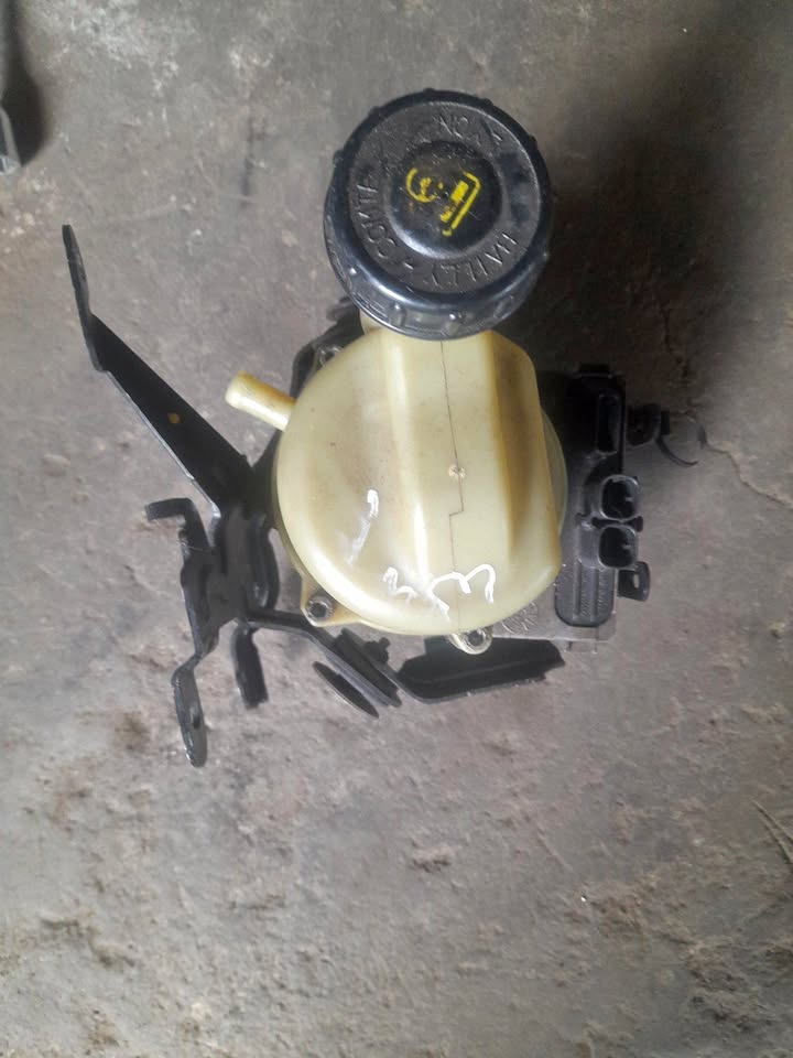 RENAULT SANDERO 900T POWER STEERING PUMP - Private Seller RENAULT SANDERO 900T POWER STEERING PUMP - Private Seller