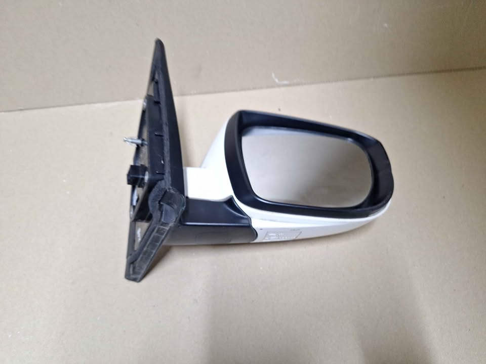 Hyundai ix35 RHS Electric Mirror (2010 - 2015) - Private Seller