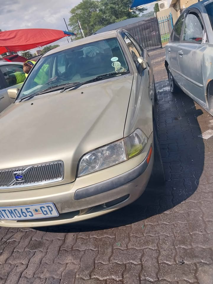 Volvo S40 2.0ltr T 2002 stripping for spares - Private Seller Volvo S40 2.0ltr T 2002 stripping for spares - Private Seller
