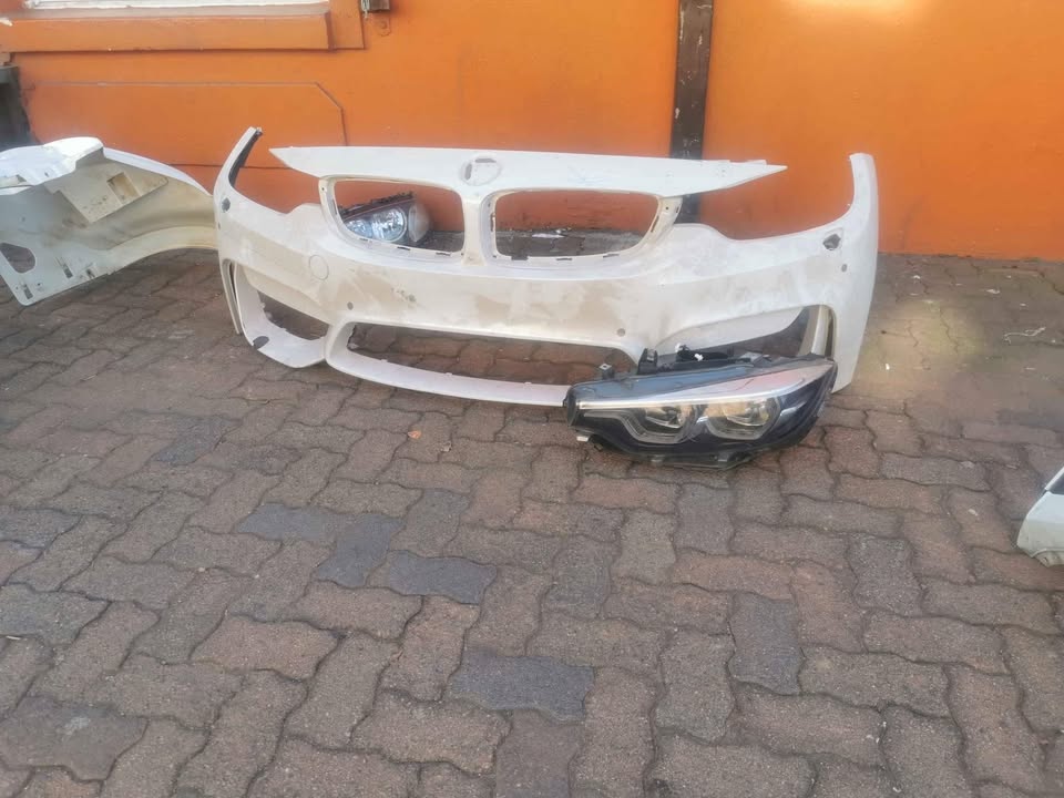 BMW M4 F82 left headlight and bumper - Private Seller BMW M4 F82 left headlight and bumper - Private Seller