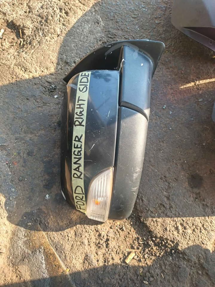 FORD RANGER RH MIRROR - Private Seller