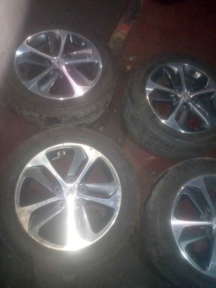 Hyundai i30 tyres 16 sizes - Private Seller Hyundai i30 tyres 16 sizes - Private Seller