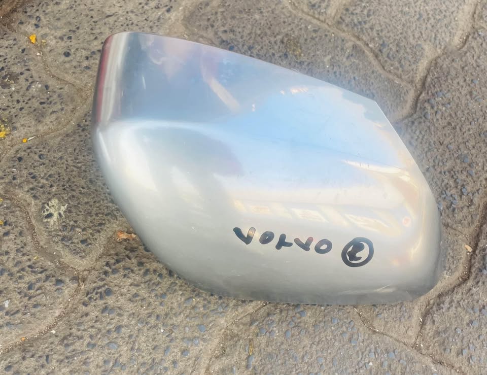Volvo side mirror cover R - Private Seller Volvo side mirror cover R - Private Seller