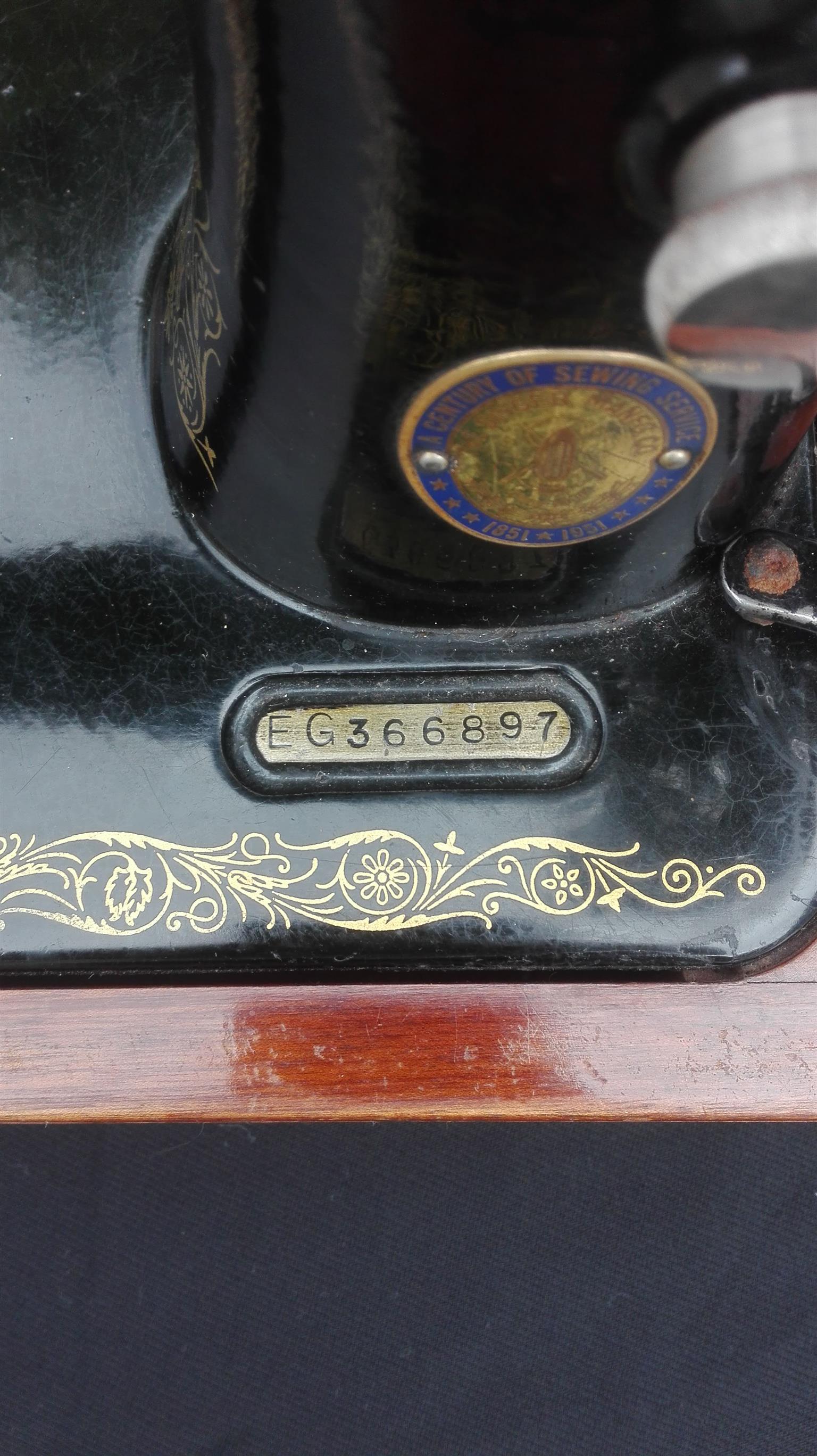 1951 Singer Sewing Machine  (69 Years old )