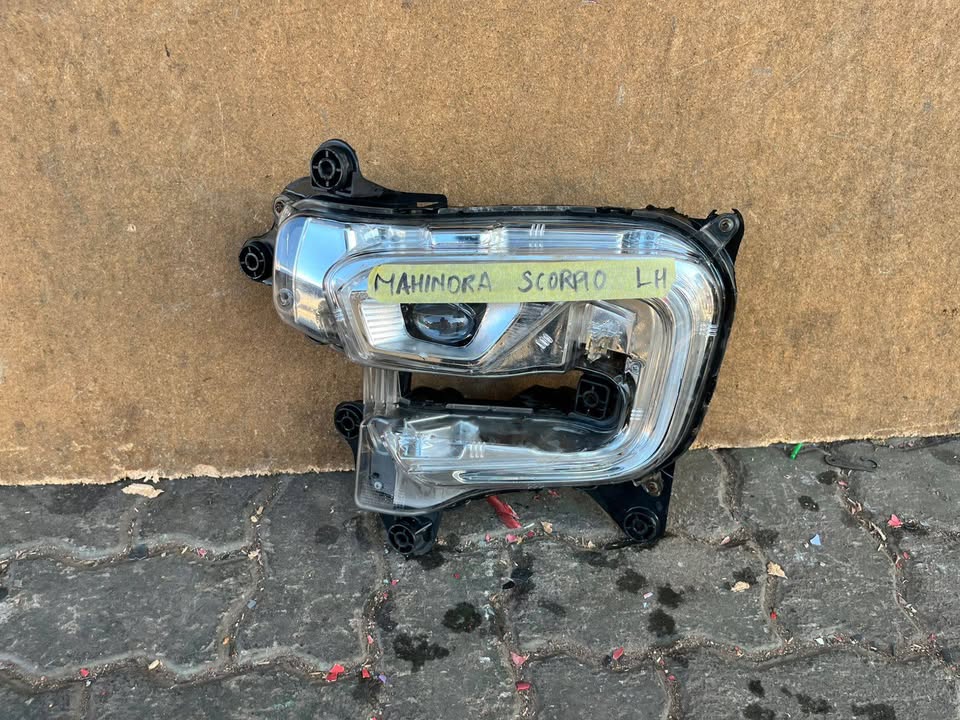 Mahindra scorpia Headlight - Private Seller Mahindra scorpia Headlight - Private Seller
