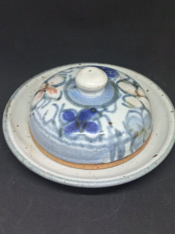 Butter/Cheese dish with lid