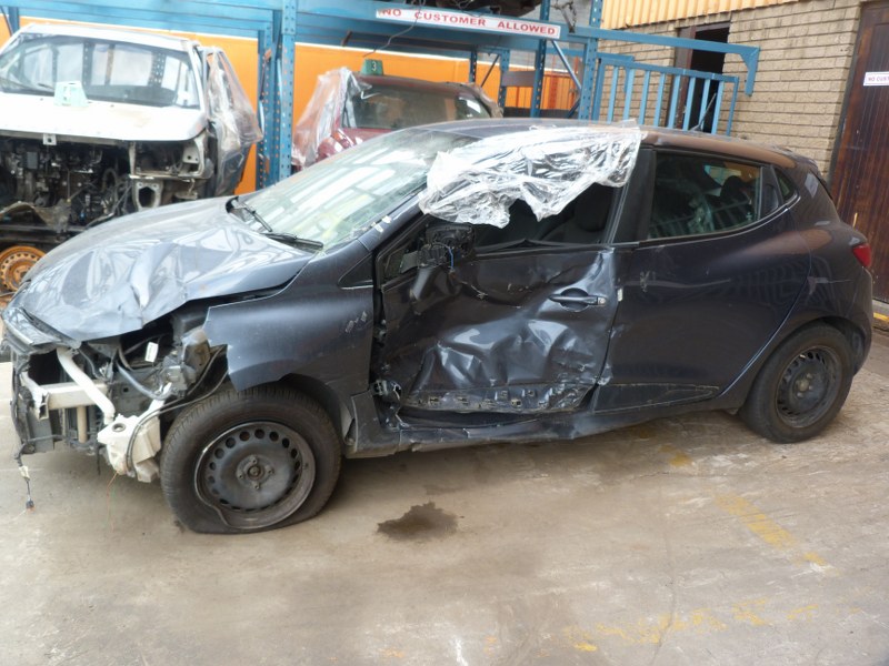 Renault Clio IV 900T Authentique - 2018 STRIPPING FOR SPARES - Private Seller Renault Clio IV 900T Authentique - 2018 STRIPPING FOR SPARES - Private Seller