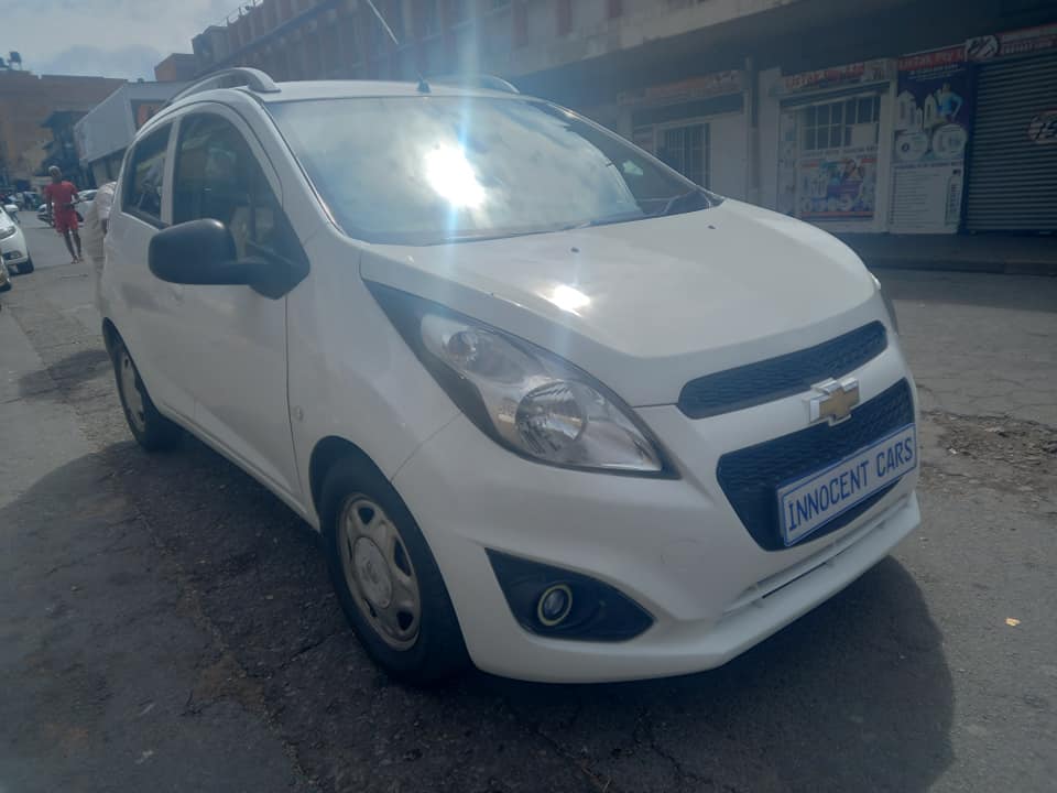 2015 CHEVROLET SPARK 1.2 PETROL, MANUAL TRANSMISSION, WHITE COLOUR, MILEAGE 68000KM
