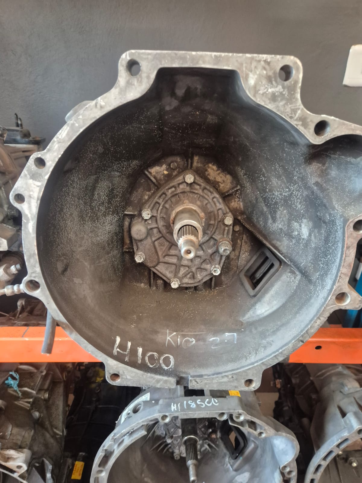 HYUNDAI H100 gearbox - Private Seller HYUNDAI H100 gearbox - Private Seller