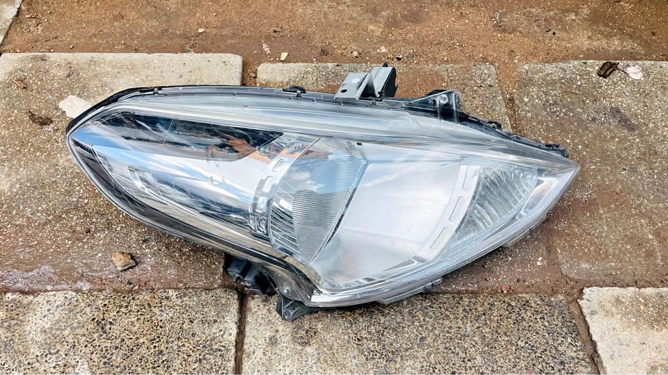 Nissan Almera headlight - Private Seller Nissan Almera headlight - Private Seller
