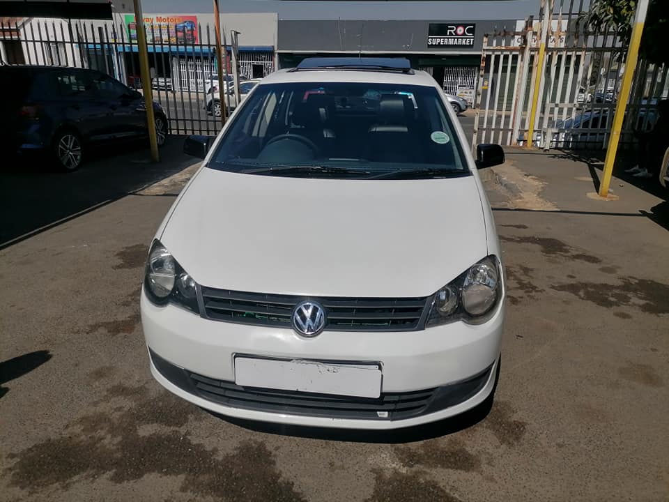 2011 Volkswagen polo vivo 1.4 Hatchback leather seat and sunroof