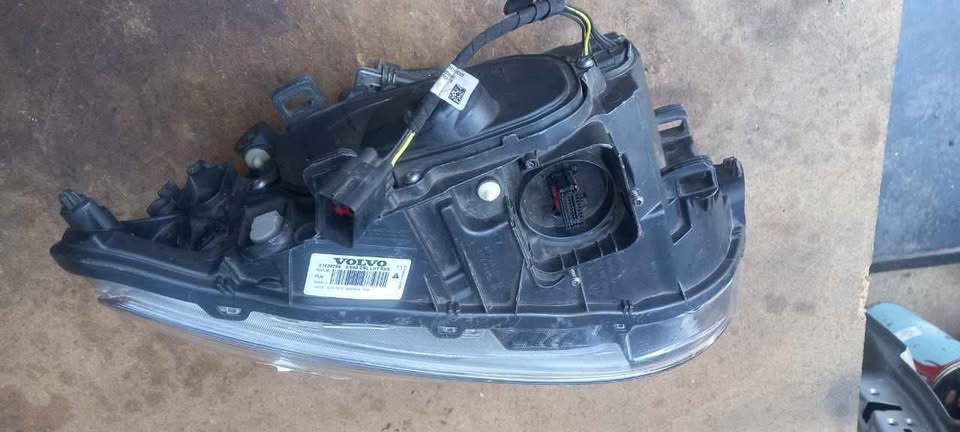 Volvo headlight - Private Seller
