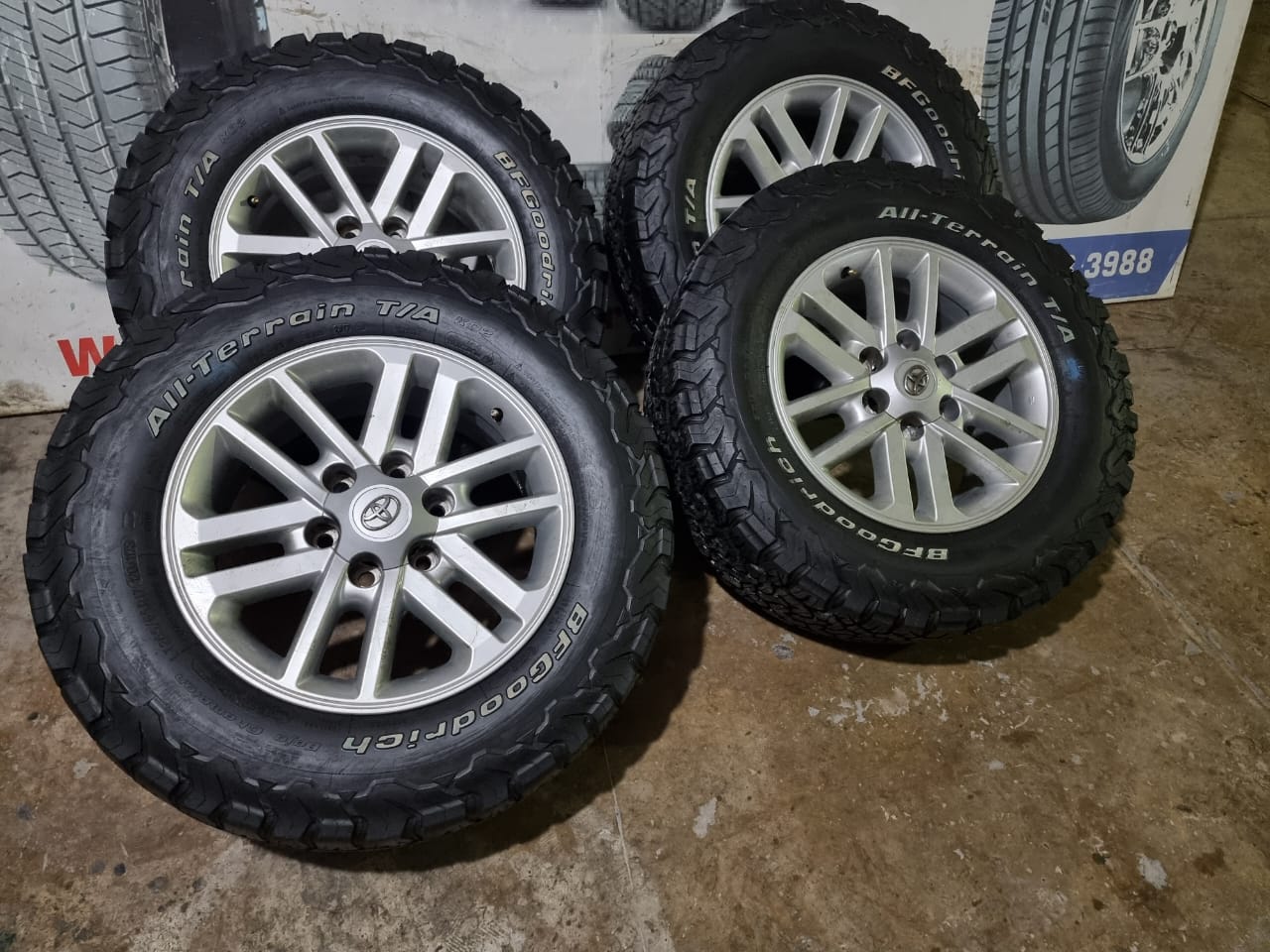 17inch Toyota Hilux/Fortuner original mags with GOOD used 265/65/17 BF Goodrich - Private Seller 17inch Toyota Hilux/Fortuner original mags with GOOD used 265/65/17 BF Goodrich - Private Seller