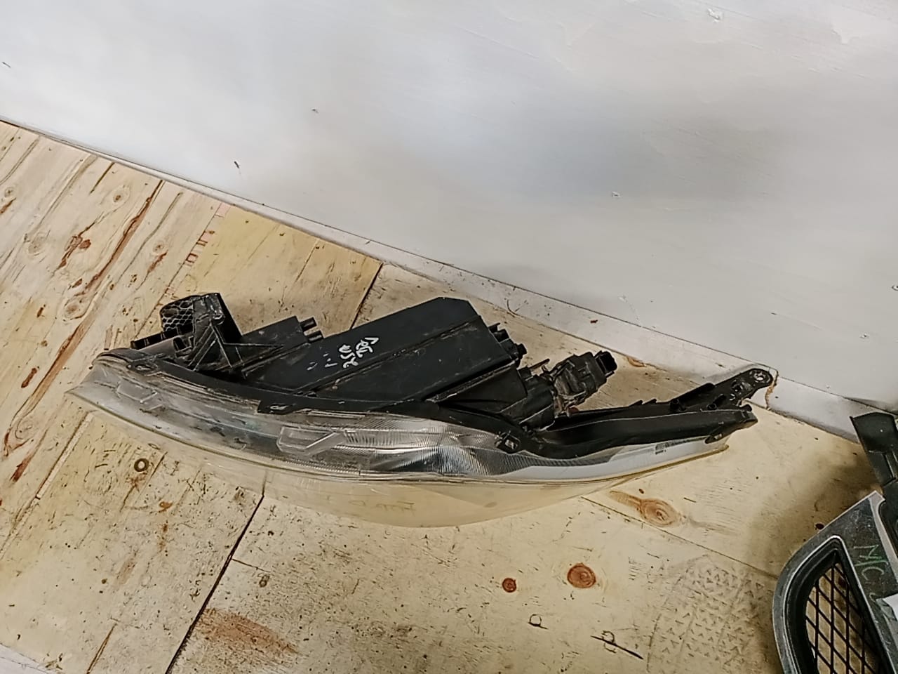 Ford Figo 1.5L Right Front Headlight - Private Seller Ford Figo 1.5L Right Front Headlight - Private Seller