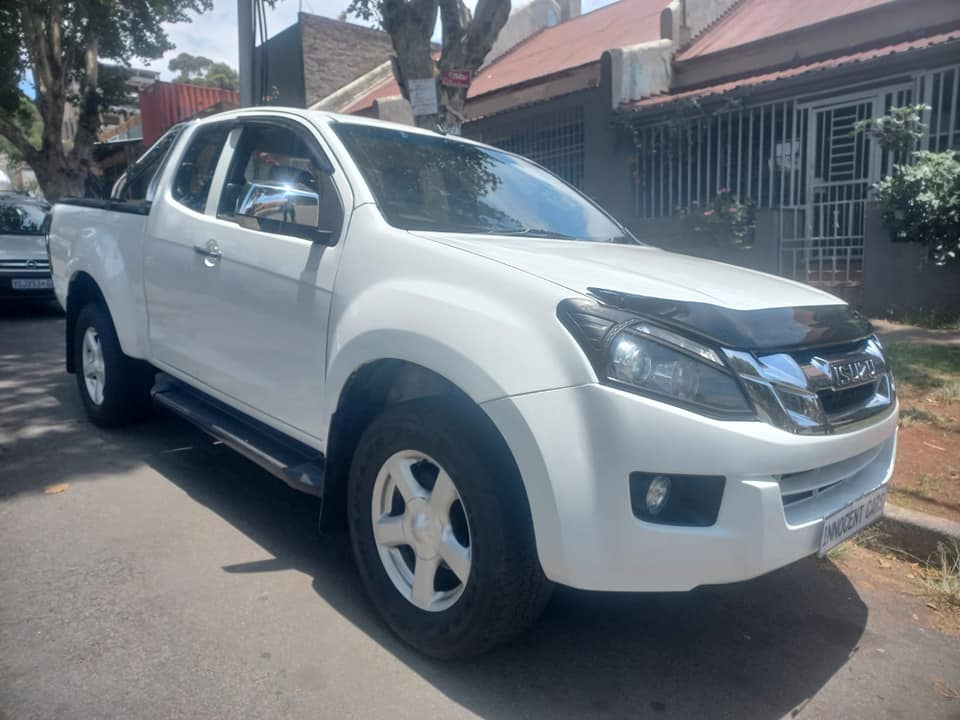 2015 ISUZU KB300 DIESEL C-CAB, MANUAL, WHITE COLOR, MILEAGE 126000KMS