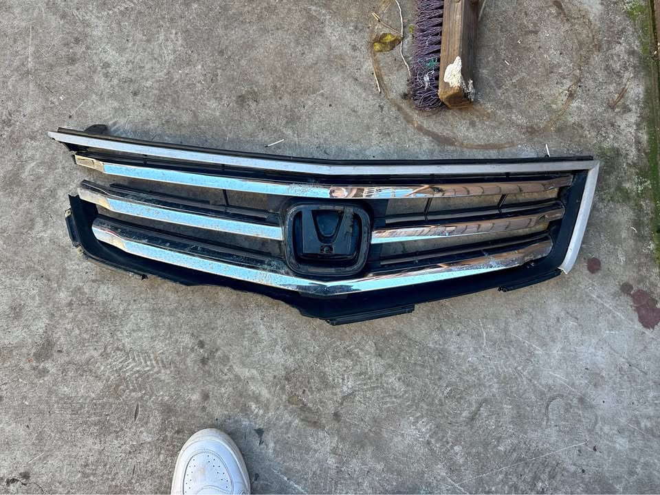 Honda accord grille chrome - Private Seller Honda accord grille chrome - Private Seller