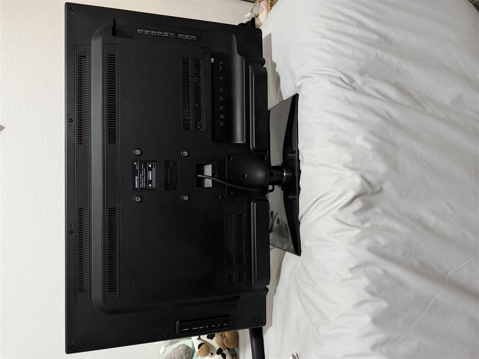 Sinotec 32” Tv for sale, no remote, the Tv is in pristine condition.