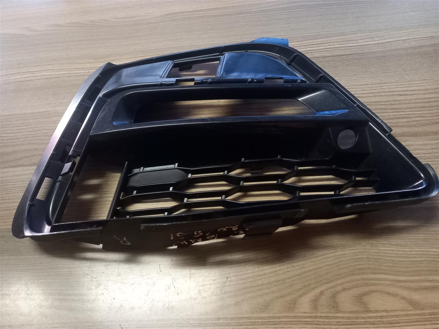 2022 BMW G20/G21 3-SERIES FRONT BUMPER FOGLIHGT COVER RIGHT SIDE - Private Seller 2022 BMW G20/G21 3-SERIES FRONT BUMPER FOGLIHGT COVER RIGHT SIDE - Private Seller