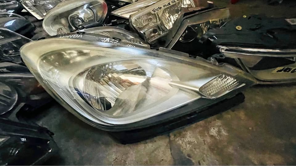 Honda Jazz headlight - Private Seller Honda Jazz headlight - Private Seller