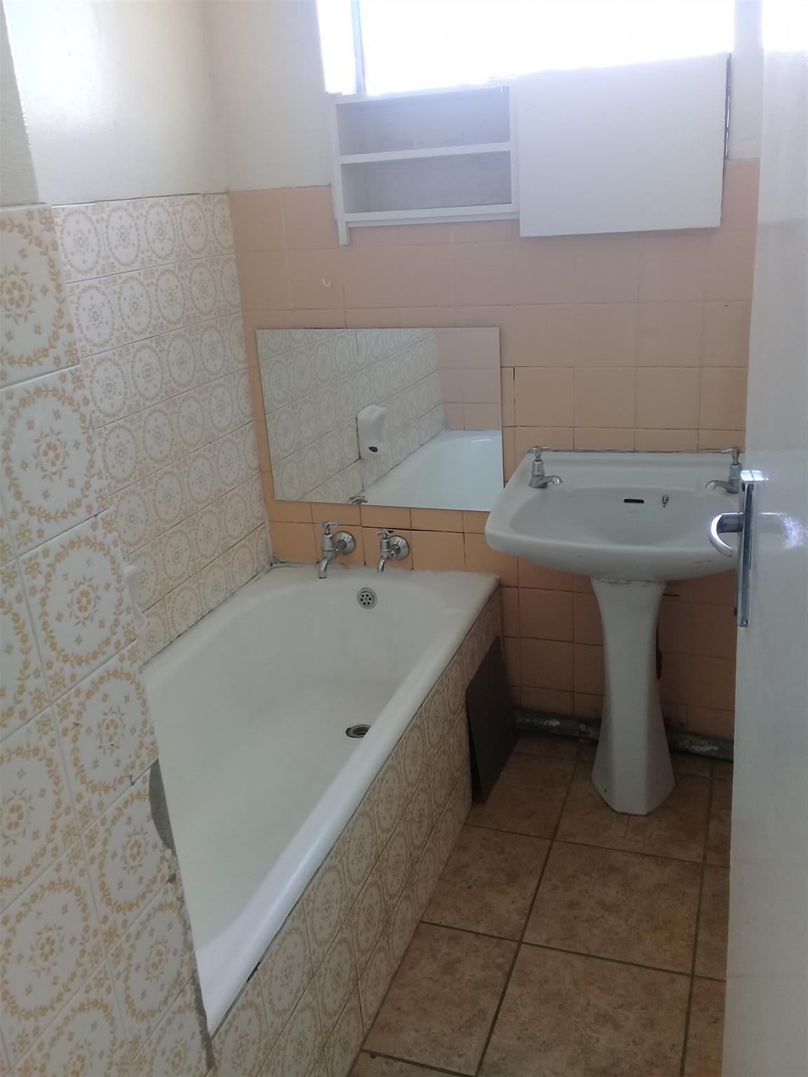 Spacious 2 bed flats to rent in La Rochelle, Johannesburg South
