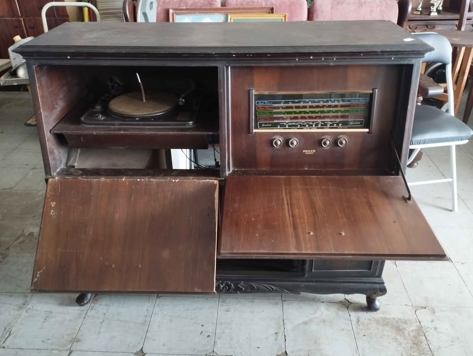 Antique Radiogram for Sale Not working