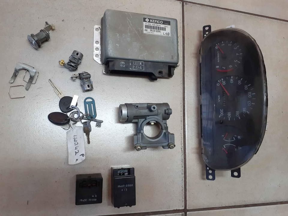 1999 Hyundai accent 1.5i lockset available Call or whatsapp - Private Seller