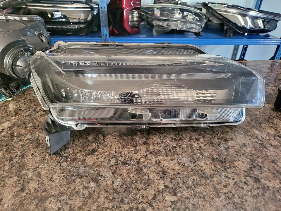 Renault Kwid right led headlight - Private Seller Renault Kwid right led headlight - Private Seller