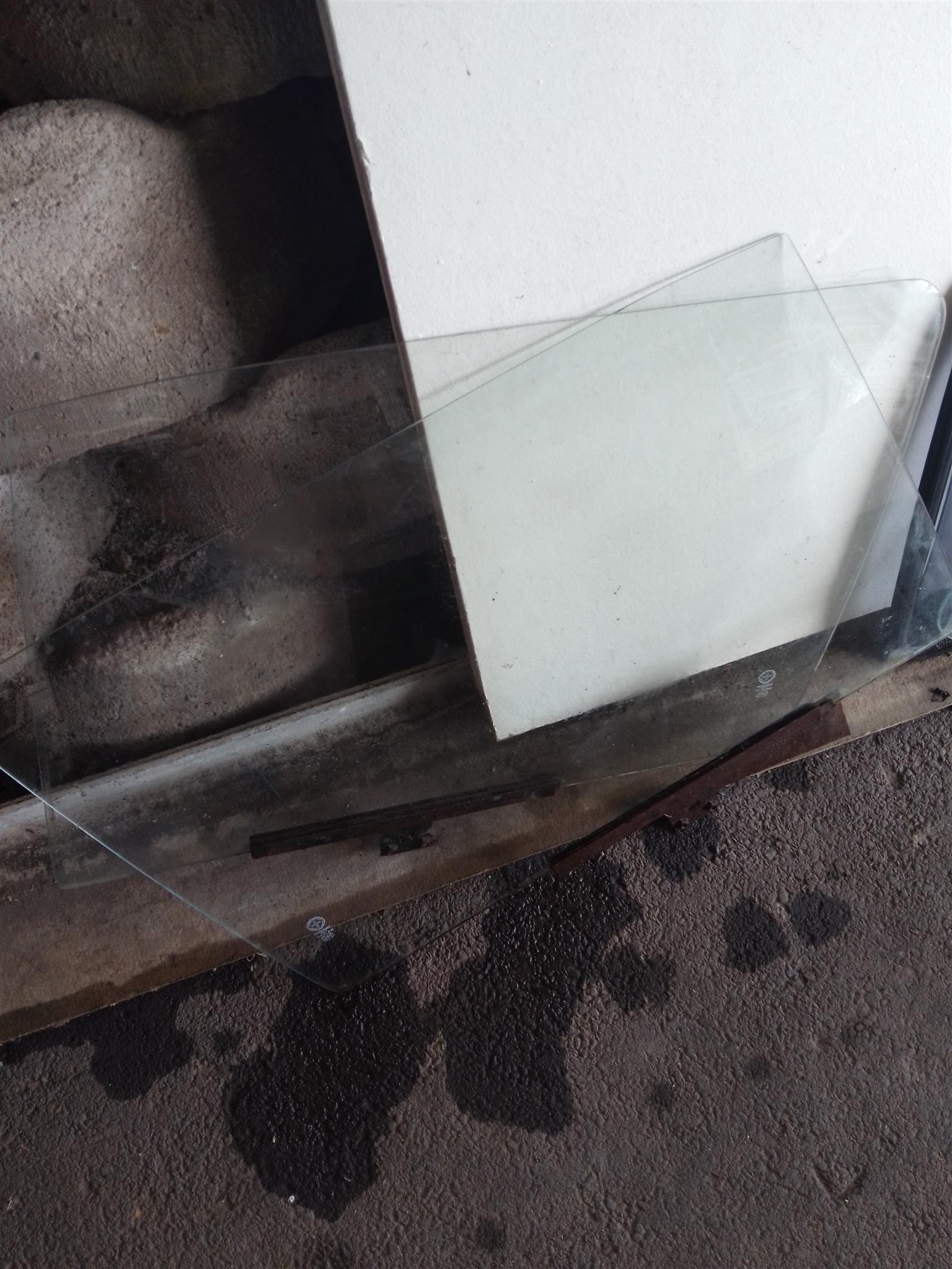 Golf mk1 2 door glass set