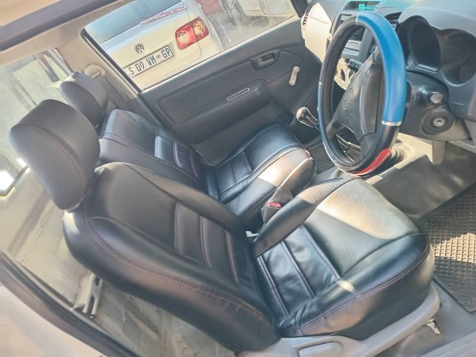 2010 Toyota Hilux 2.5 D-4D 4x2 single cab  White