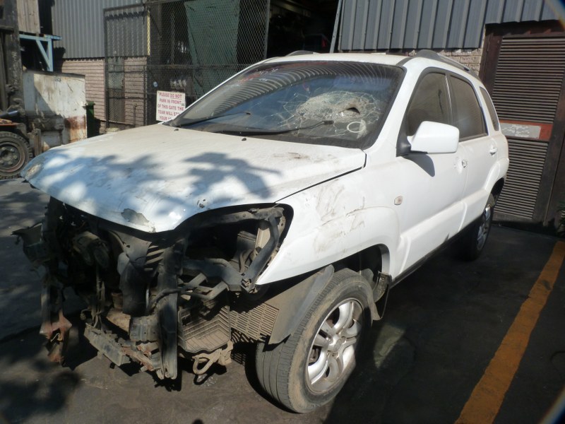 Kia Sportage 2.0 Manual G4GC - 2008 SPARESBOYZ STRIPPING FOR SPARES - Private Seller
