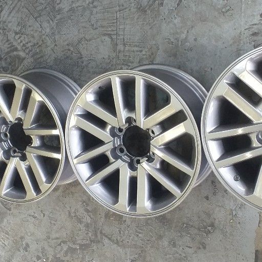 Toyota hilux/fortuna rims