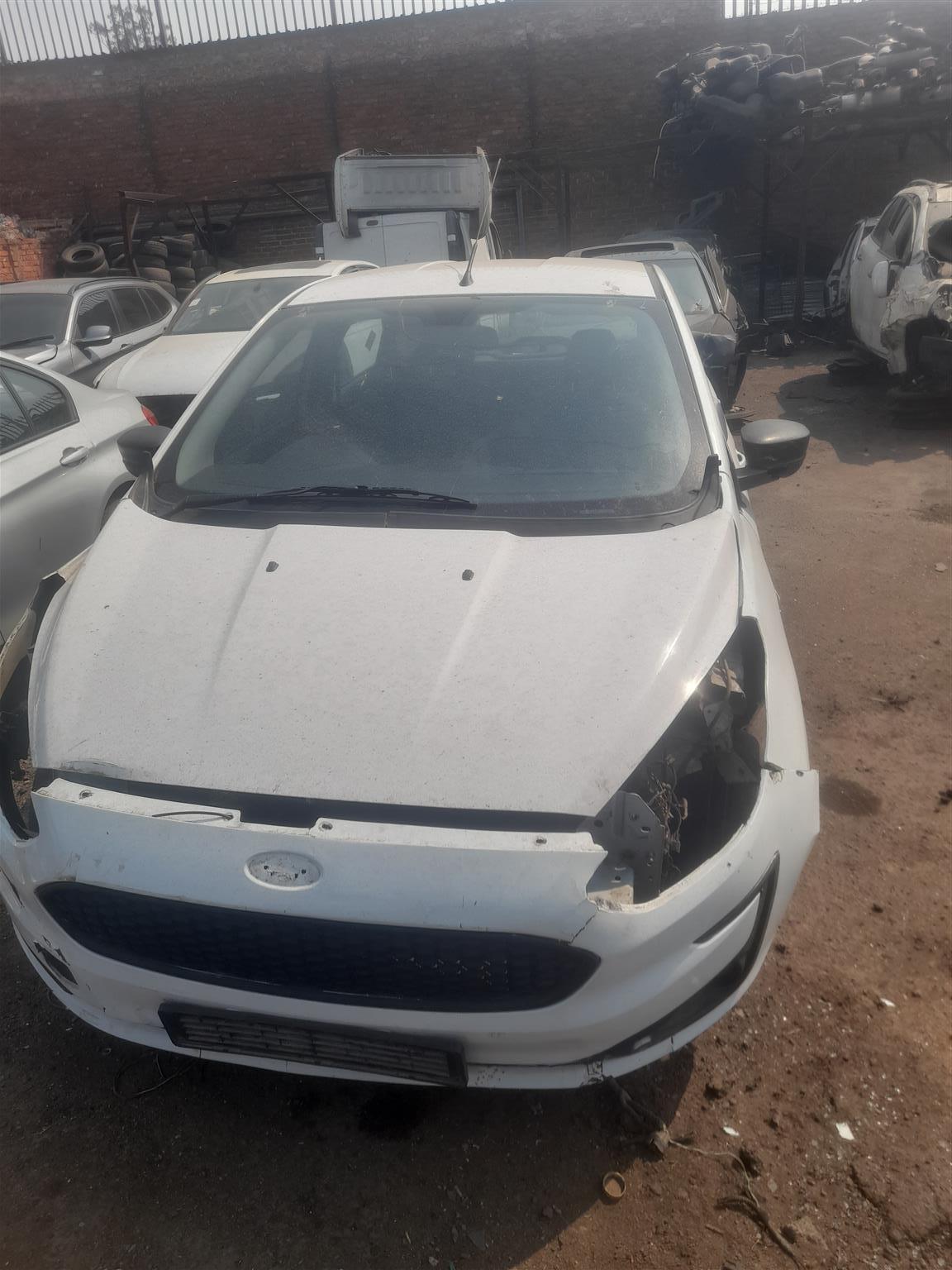Ford figo stripping body and engine parts - Private Seller